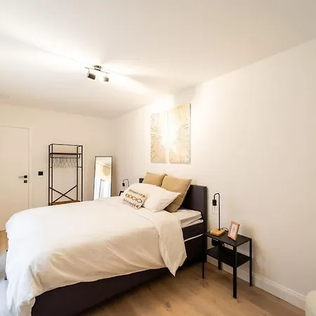 Your Adventure Sleeps 4 Апартаменты Антверпен