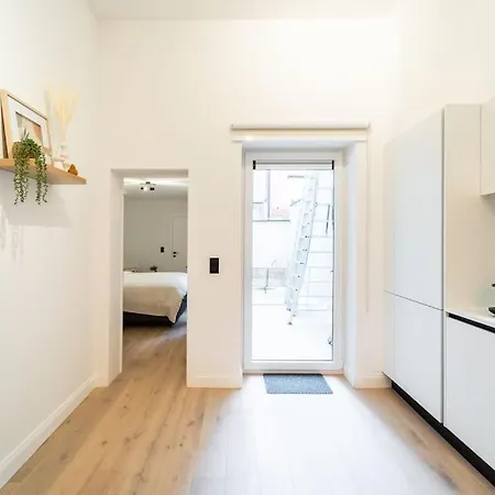 Апартаменты Your Adventure Sleeps 4 Антверпен