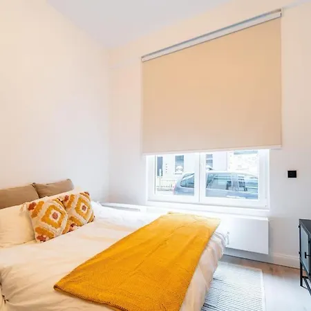 Your Adventure Sleeps 4 Апартаменты Антверпен